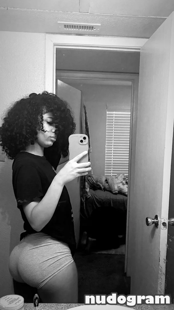 Lisa Slim OnlyFans premium content 8 - lisa2freaky exclusive collection