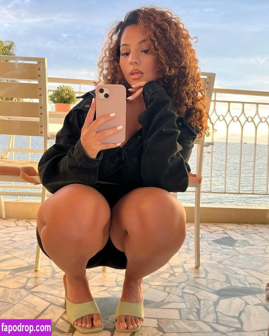 Eva OnlyFans premium content 18 - pomponette exclusive collection