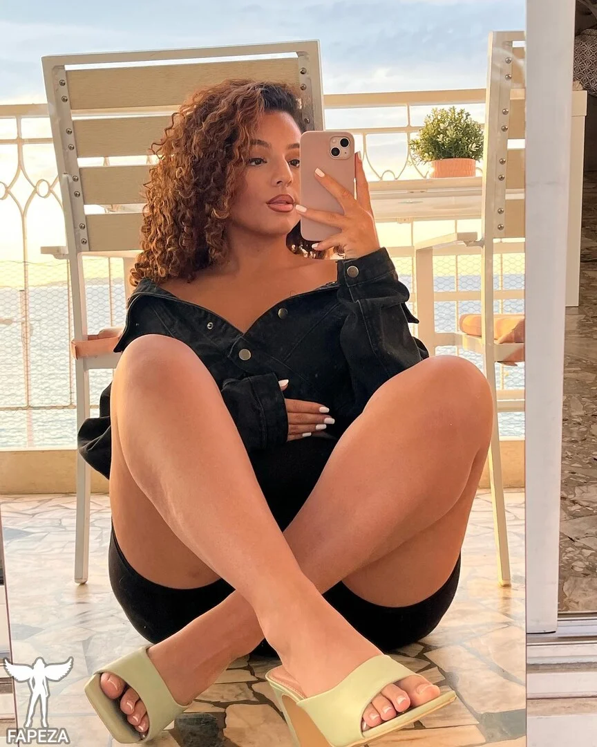 Eva OnlyFans premium content 6 - pomponette exclusive collection