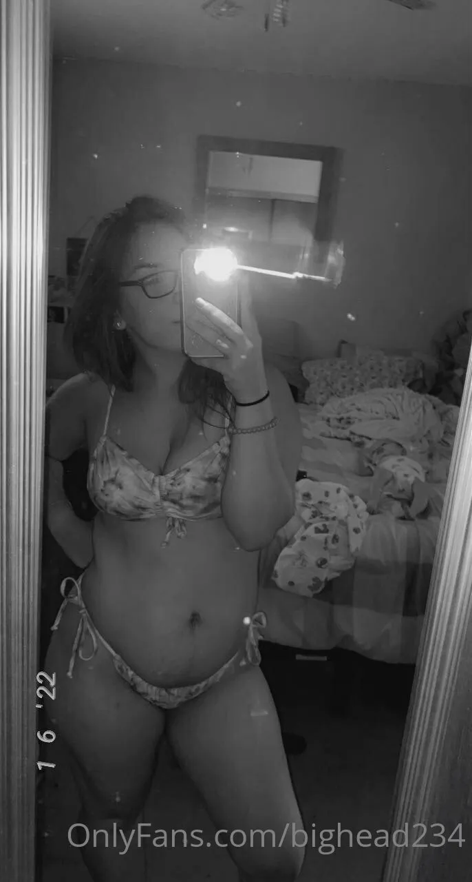 Quueenn🤞🏼💍 OnlyFans premium content 6 - bighead234 exclusive collection