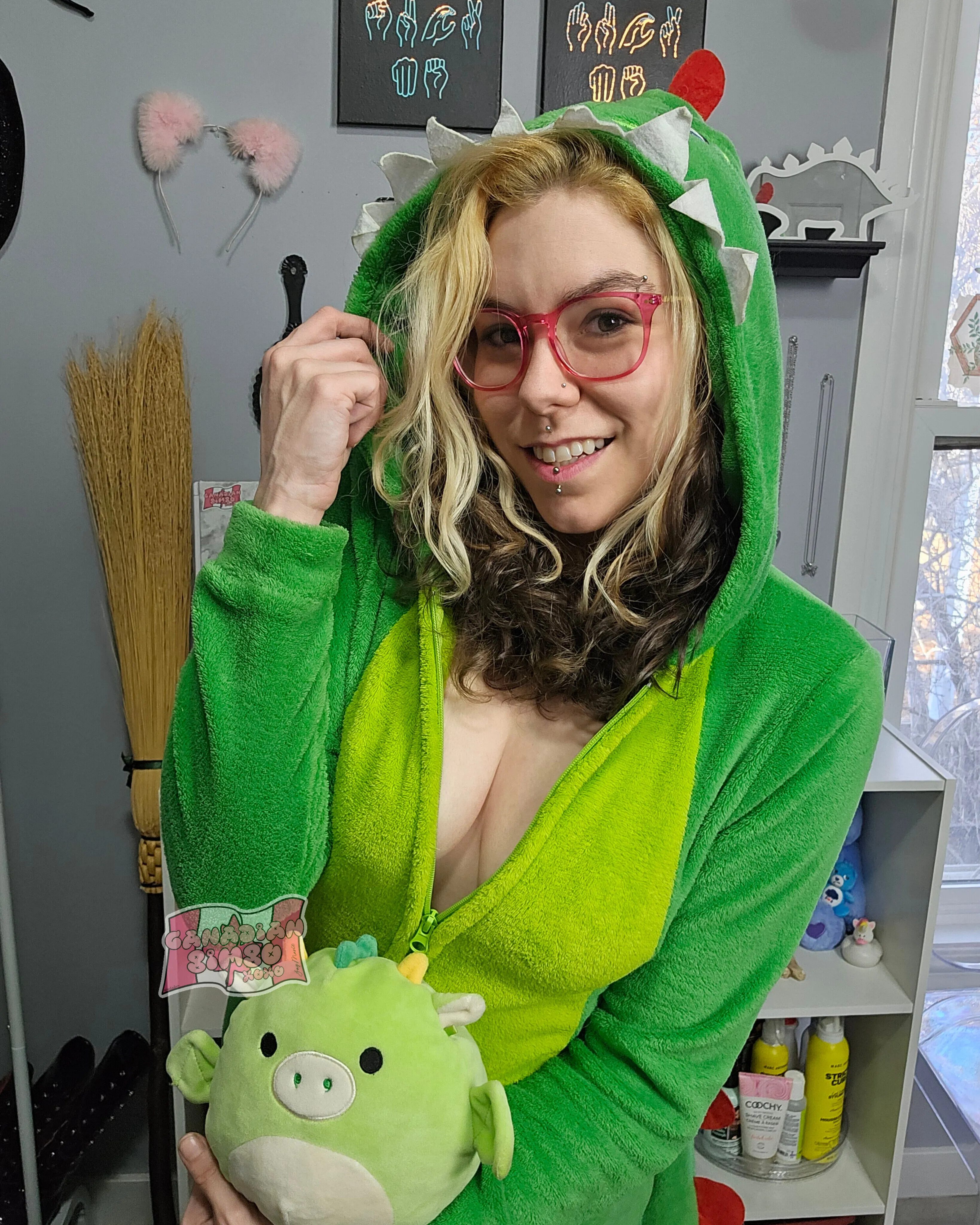 Canadian Bimbo OnlyFans premium content 5 - canadian_bimbo exclusive collection