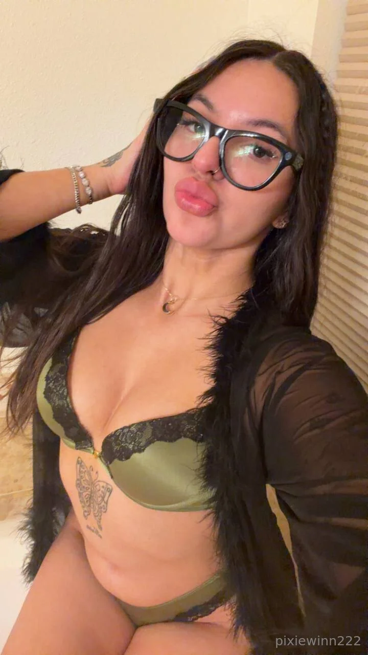 Mommy Pixie 😈🧎🏻 OnlyFans premium content 12 - pixiewinn222 exclusive collection