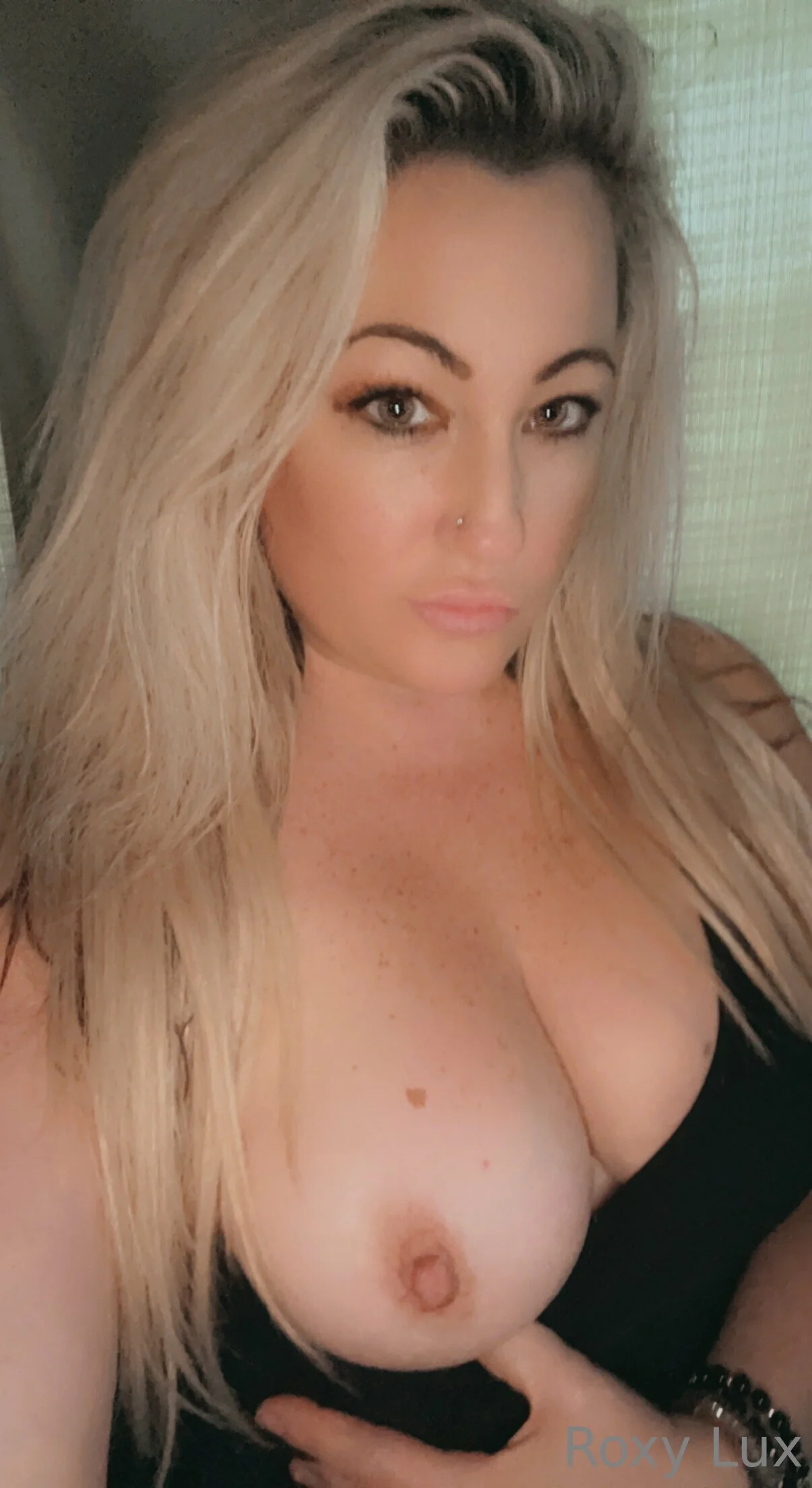 Roxy OnlyFans premium content 10 - roxy_lux exclusive collection