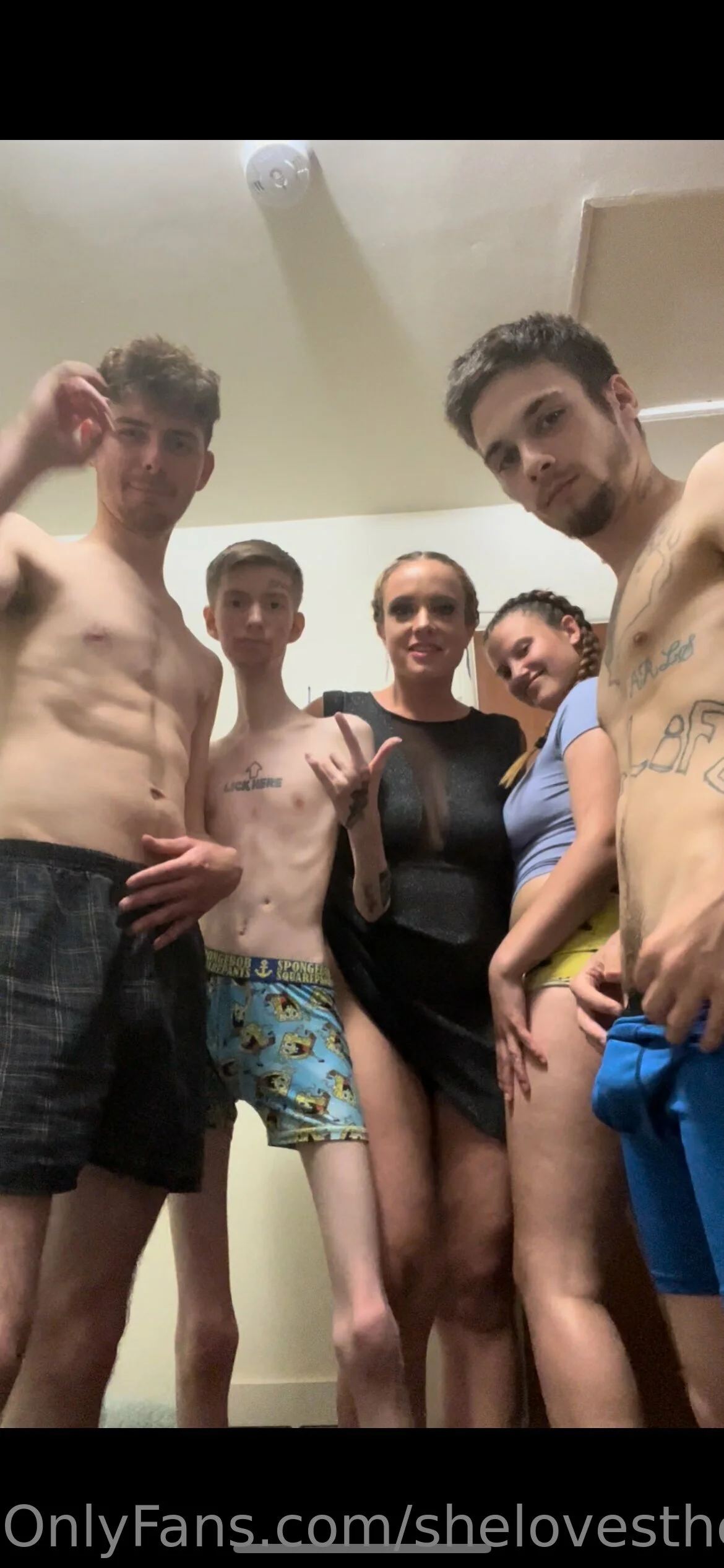 Long Neck OnlyFans premium content 17 - shelovestheneck exclusive collection