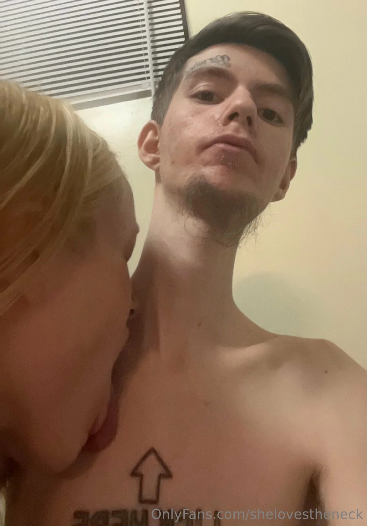 Long Neck OnlyFans premium content 13 - shelovestheneck exclusive collection