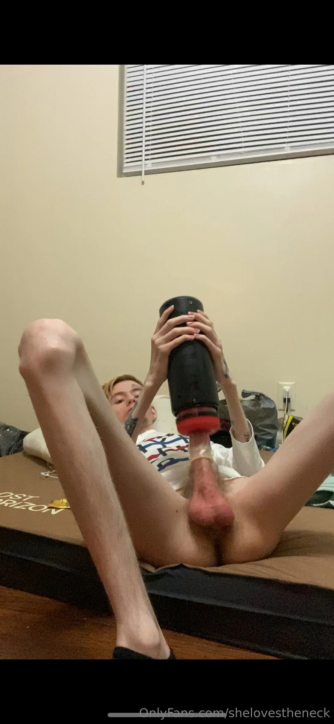 Long Neck OnlyFans premium content 11 - shelovestheneck exclusive collection