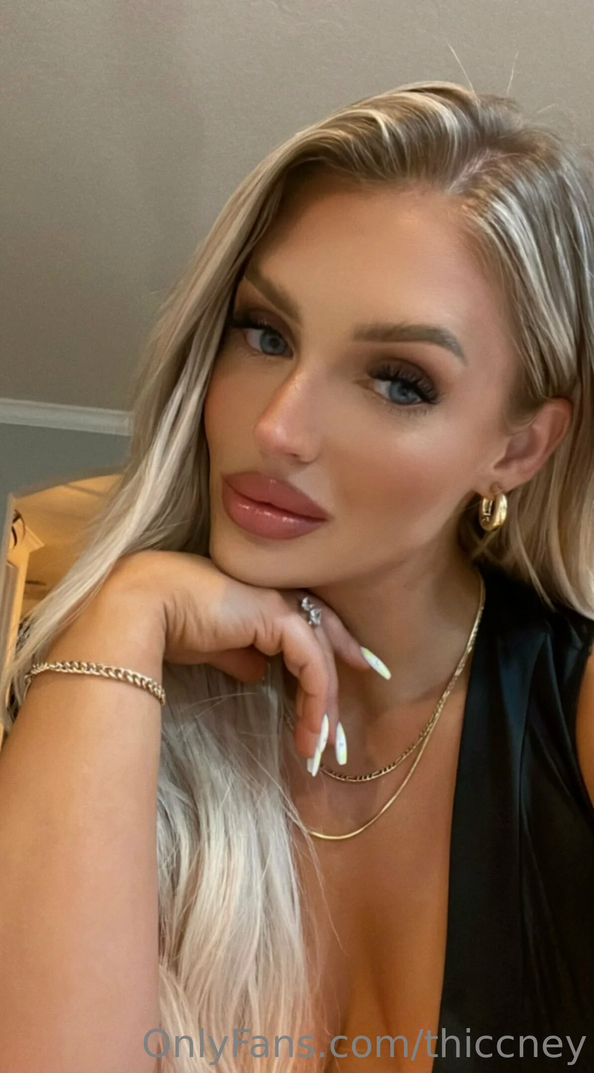 Whitney 🍑 OnlyFans premium content 2 - thiccney exclusive collection