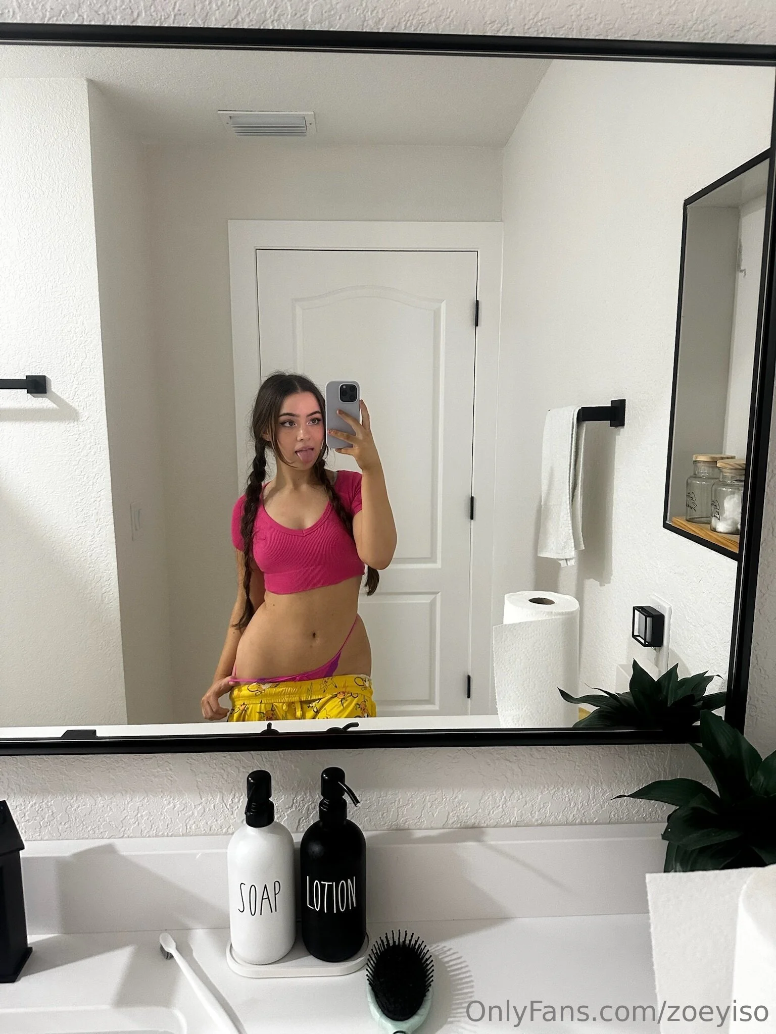 zoey! OnlyFans premium content 2 - zoeyiso exclusive collection