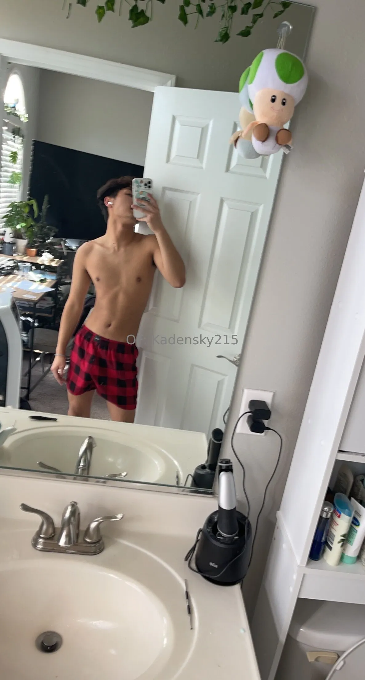 Kaden OnlyFans premium content 19 - kadensky215 exclusive collection