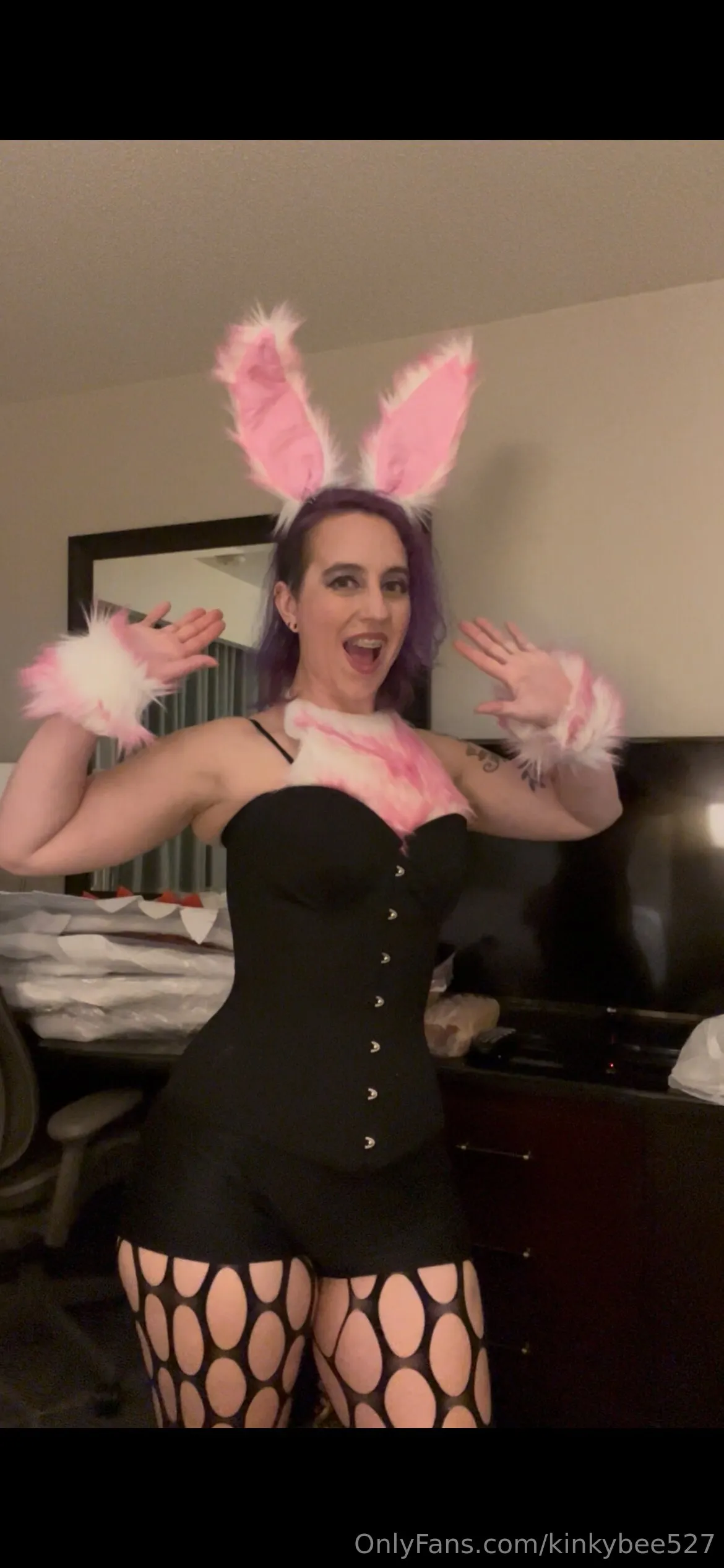 KinkyBee the Kinky Crafter OnlyFans premium content 12 - kinkybee527 exclusive collection