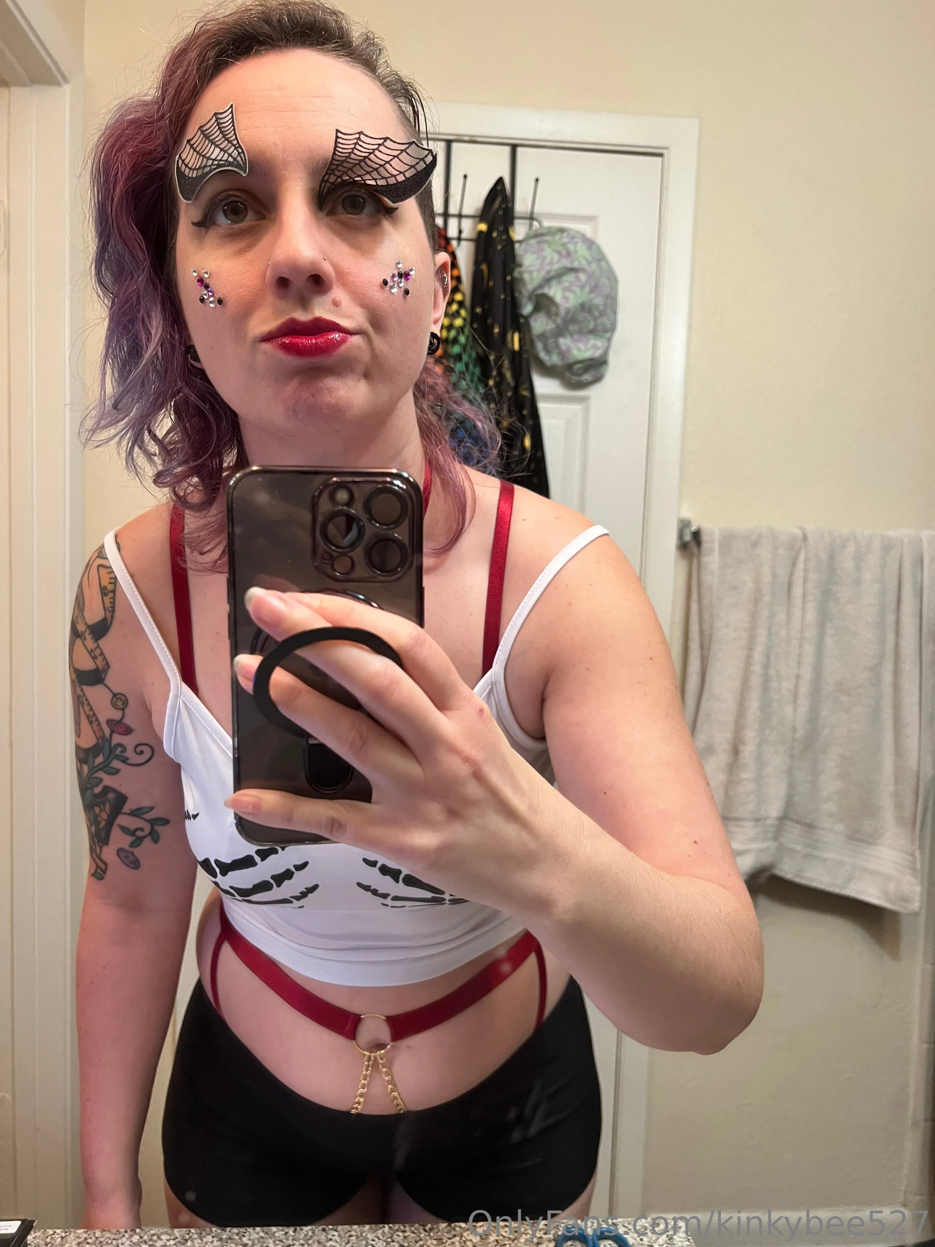 KinkyBee the Kinky Crafter OnlyFans premium content 1 - kinkybee527 exclusive collection