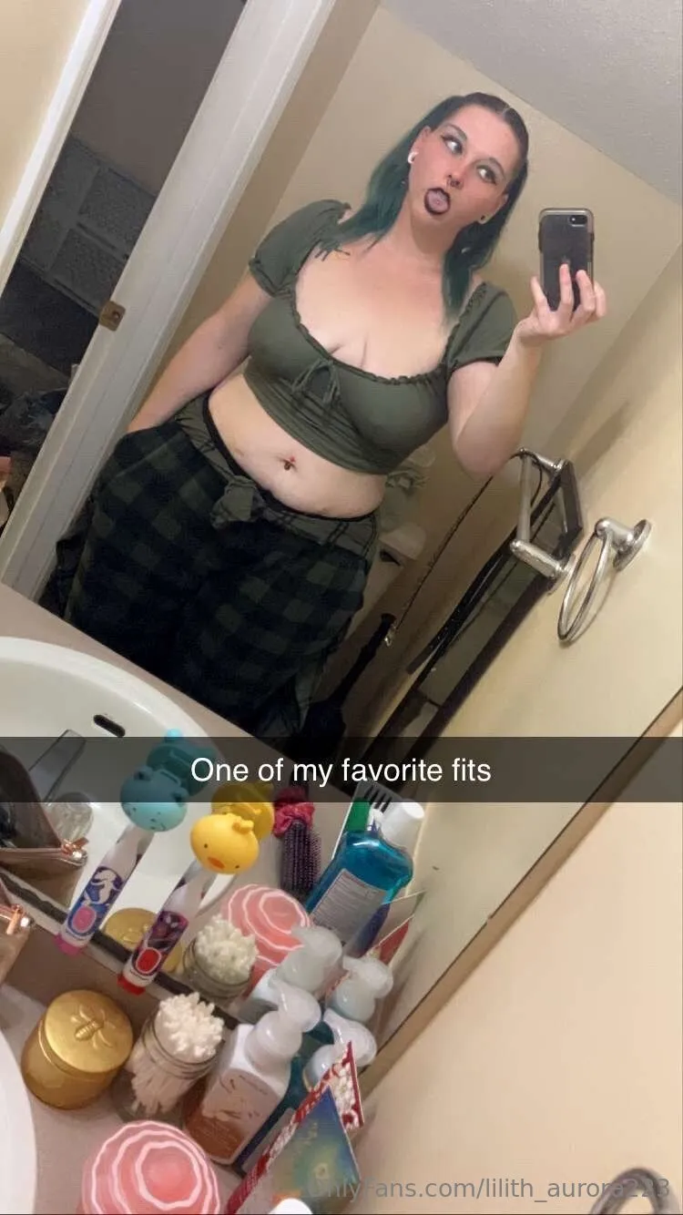 Lilith_Aurora OnlyFans premium content 20 - lilith_aurora223 exclusive collection