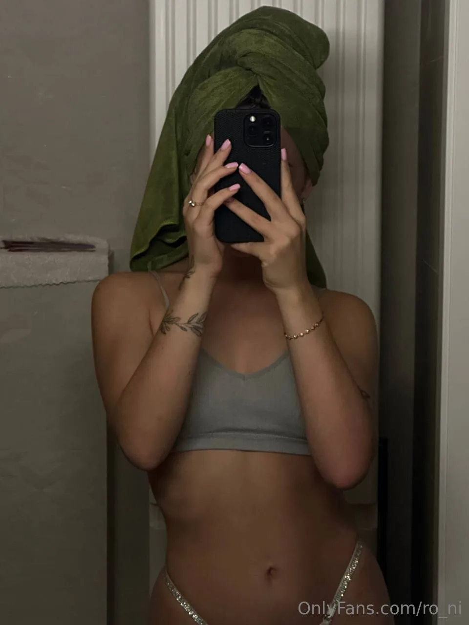 𝚁𝚘𝚗𝚒 🤍 OnlyFans premium content 8 - ro_ni exclusive collection