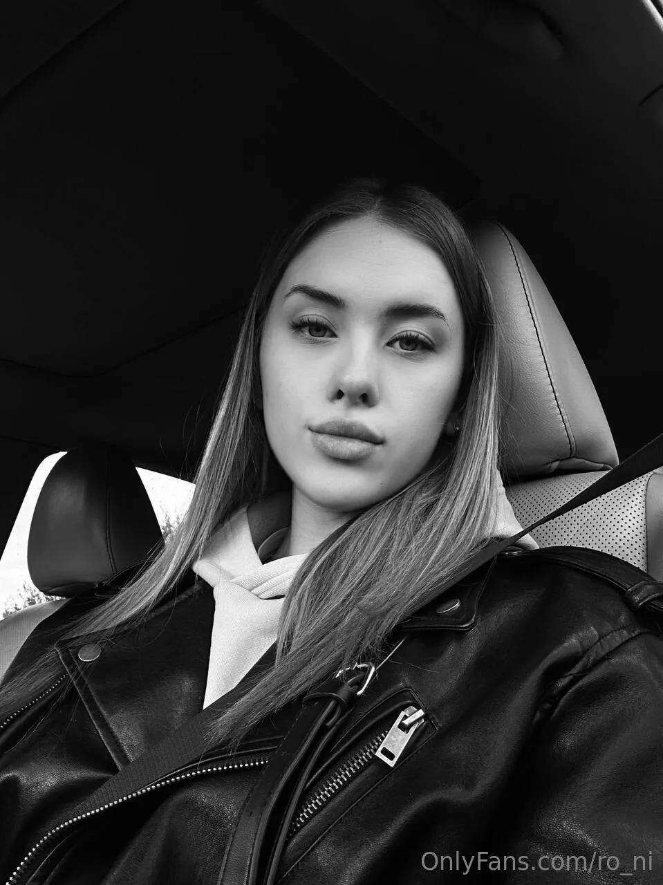 𝚁𝚘𝚗𝚒 🤍 OnlyFans premium content 6 - ro_ni exclusive collection