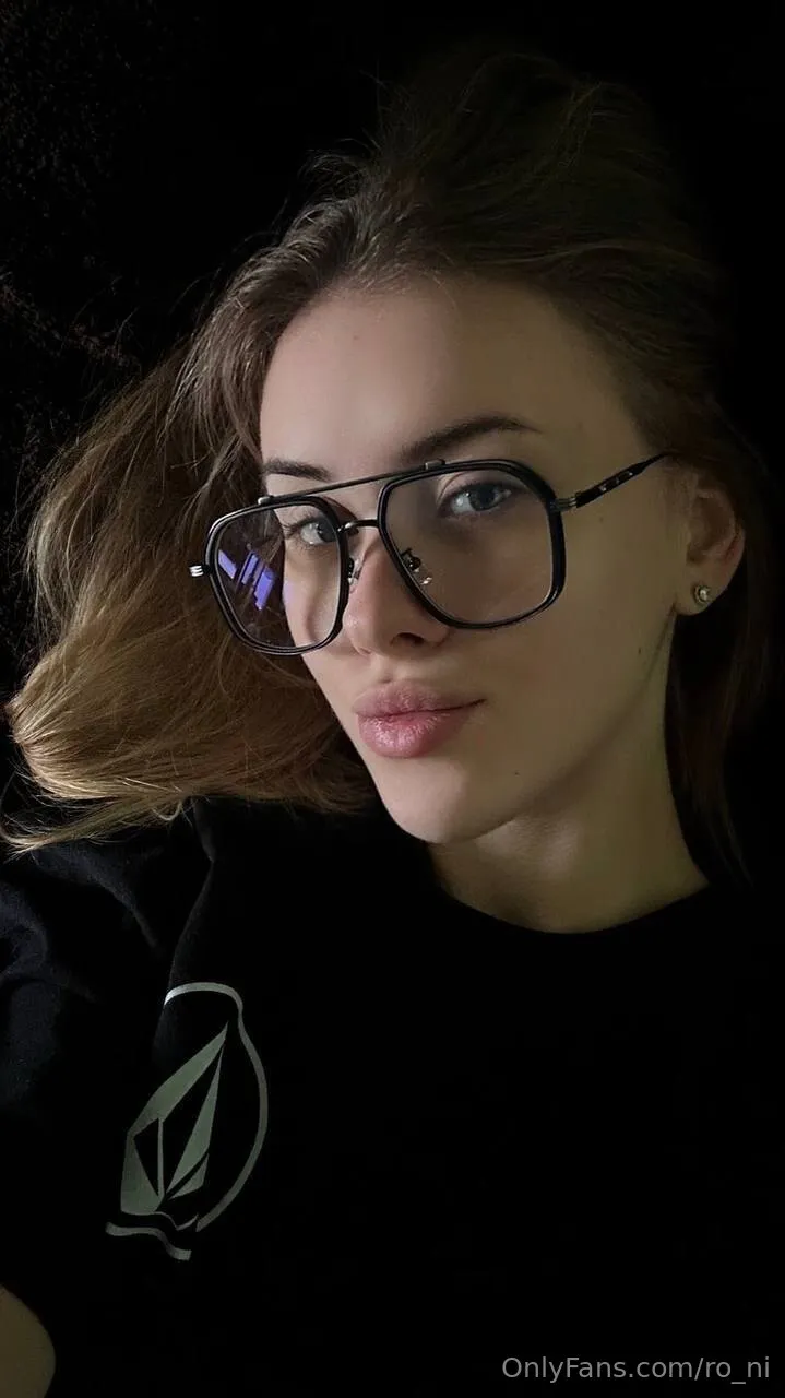 𝚁𝚘𝚗𝚒 🤍 OnlyFans premium content 2 - ro_ni exclusive collection