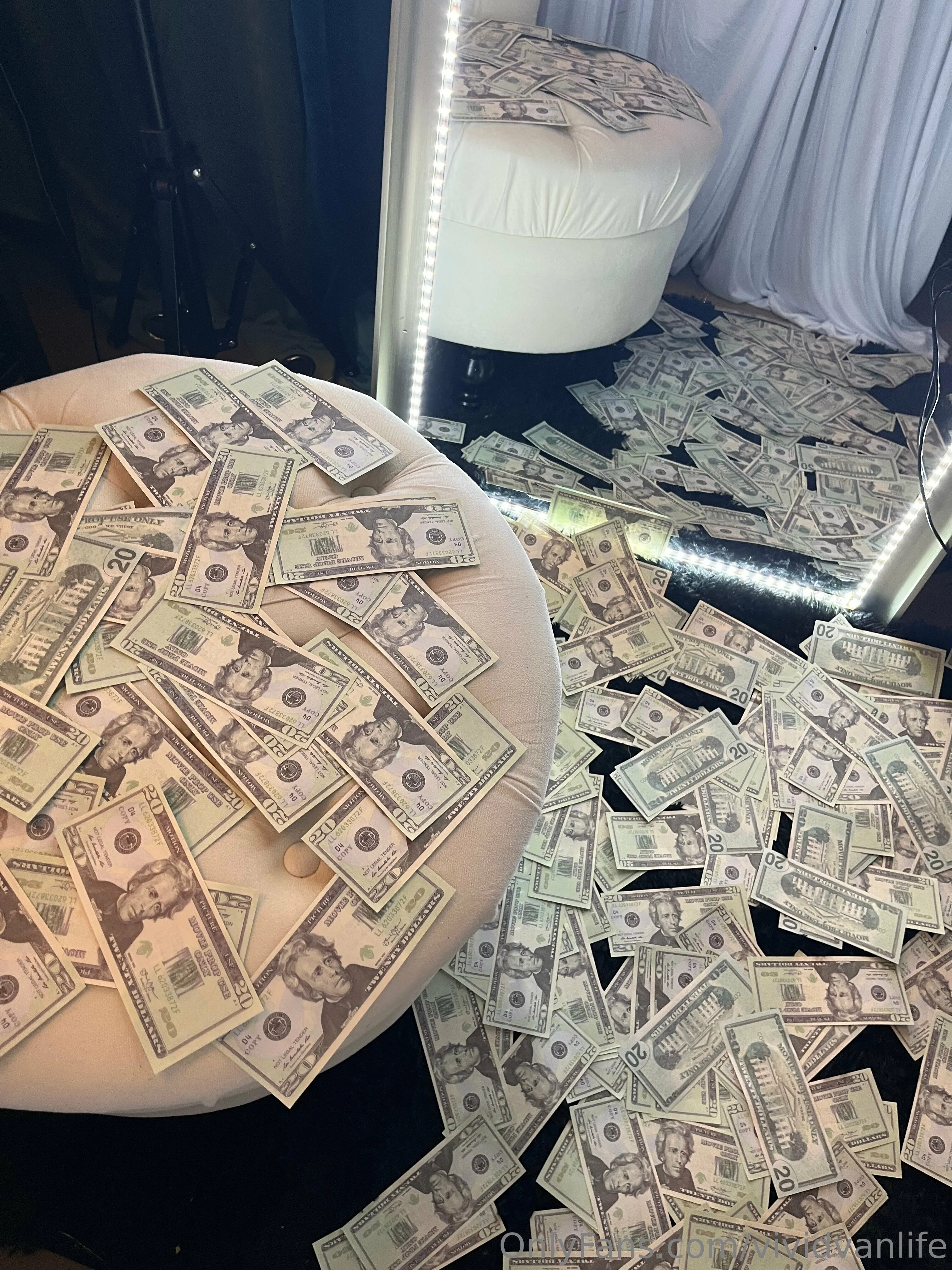 Vivian OnlyFans premium content 1 - vividvanlife exclusive collection